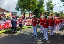 Lomba Gerak Jalan 8 Km HUT RI, SMPN 1 Singaraja Raih Juara I