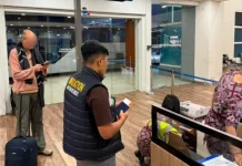 Imigrasi Singaraja Deportasi WNA Australia Diduga Langgar Aturan Visa