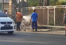 Motor Terbakar usai Isi Bensin di Pendem, Damkar Bergerak Cepat