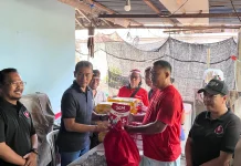Pemkab Buleleng Salurkan Bantuan Disabilitas di Kecamatan Banjar