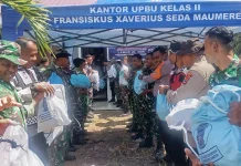 1.725 Paket Sembako Bantuan Presiden Tiba di Maumere untuk Korban Bencana