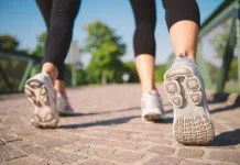 Manfaat Olahraga Jalan Kaki Mundur untuk Keseimbangan dan Otot Kaki