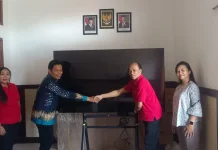 Tim Perguruan Tinggi di Bali Latih Guru BK dan Hibahkan Smart Panel Digital