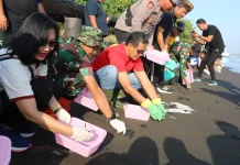 Wabup Supriatna Lepas 200 Tukik, Ajak Warga Jaga Pesisir Buleleng