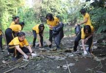 Polwan Polres Jembrana Dukung Pilah Sampah di Asrama