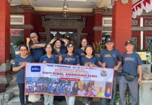 Fans RRI Singaraja Berbagi Kasih dengan Lansia