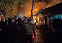 Kebakaran Tejakula Hanguskan 7 Ruko dan 1 Rumah, Kerugian Mencapai Rp1 Miliar
