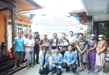 Tradisi ke Inovasi, Dosen Undiksha Kenalkan Teknologi Fiber untuk Perajin Dulang