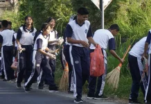 Gotong Royong Desa: Murid Spenpraja Bergerak Jaga Kebersihan Lingkungan