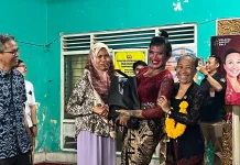Ni Luh Djelantik Salurkan Ratusan Paket Beras Premium bagi Warga Kampung Kajanan