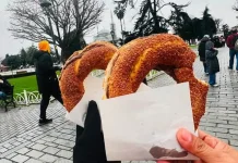 Mengenal Simit, Roti Wijen Ikonik dari Turki