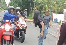 Amanda Law Office Berbagi Coklat dan Bunga jelang Hari Kasih Sayang
