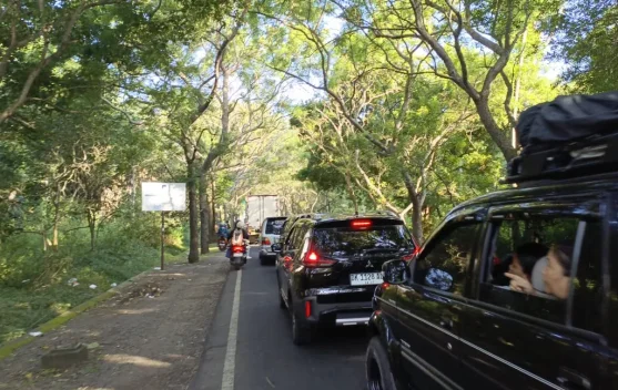 Arus Gilimanuk Meningkat, Truk Sumbu Tiga Masih Operasi