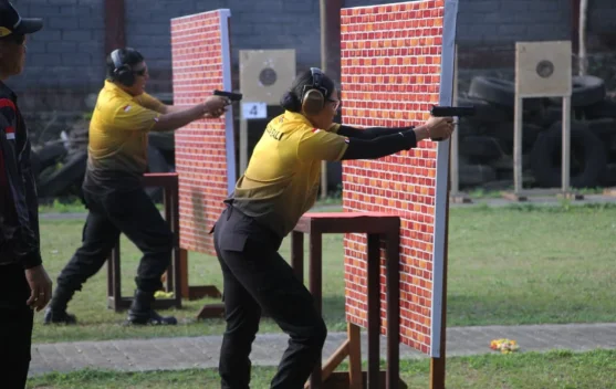 Lomba Menembak Meriahkan Hari Bhayangkara ke-80 di Jembrana
