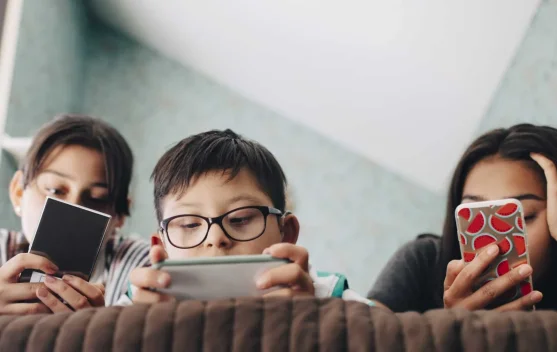 Tips Mengatur 'Screen Time' Anak agar Tidak Mengganggu Tumbuh Kembang