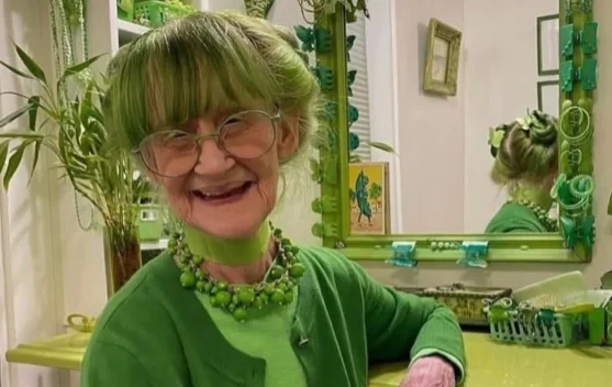 Konsisten Kenakan Busana Serba Hijau, "Green Lady of Brooklyn" Jadi Ikon Inspiratif