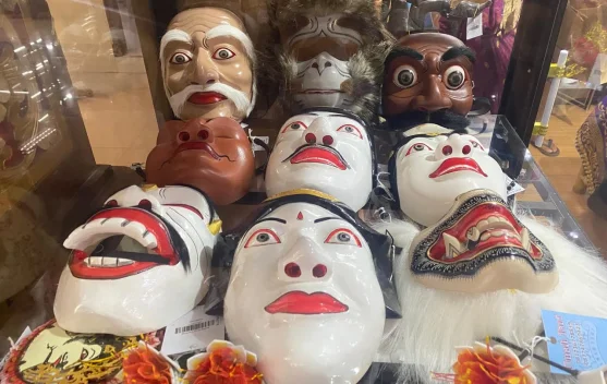 Topeng Simbol Watak  Manusia dan Warisan Leluhur yang Tak Boleh Pudar