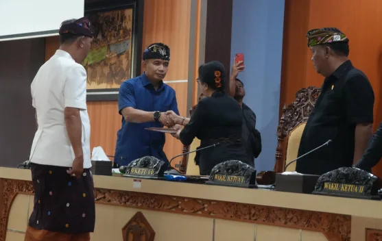 Wabup Ipat Sampaikan Sikap Pemkab atas Ranperda Inisiatif DPRD