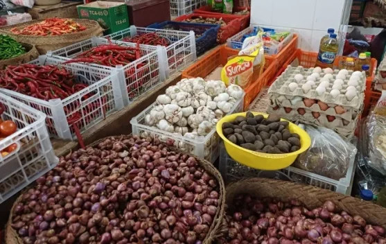 Harga Bapok Buleleng Stabil, Bawang Putih dan Ayam Alami Kenaikan Harga