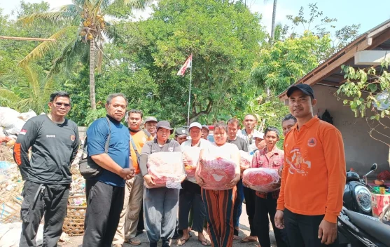 Kebakaran TPA Tejakula Bersih, BPBD Buleleng Salurkan Bantuan Logistik