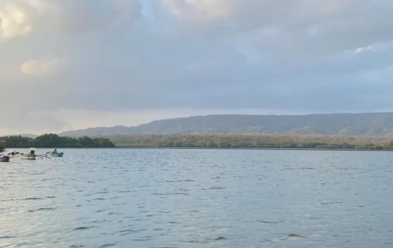 Pantai Karangsewu: Mutiara Matahari Terbit dari Bali Barat