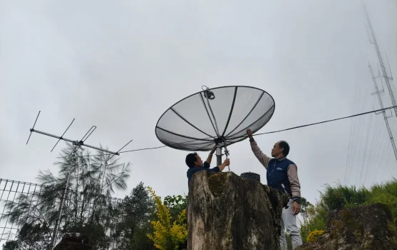 Dari Satelit hingga Internet, Mengapa Parabola Masih Bertahan di Era Fiber Optik?