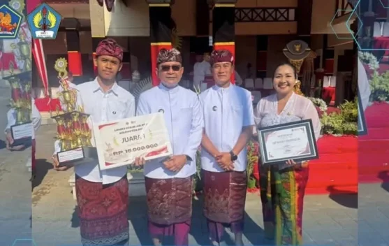 Spensaraja Resmi Terima Penghargaan Juara 1 Gerak Jalan Tingkat SMP se-Buleleng