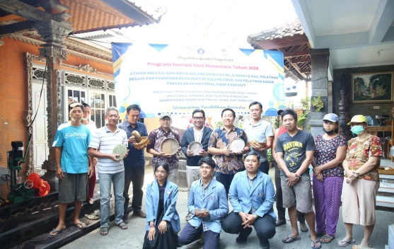 Tradisi ke Inovasi, Dosen Undiksha Kenalkan Teknologi Fiber untuk Perajin Dulang