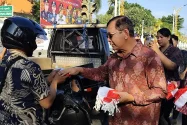 Sambut HUT RI Ke-81, Pemkab Buleleng Bagikan 10 Ribu Bendera Merah Putih