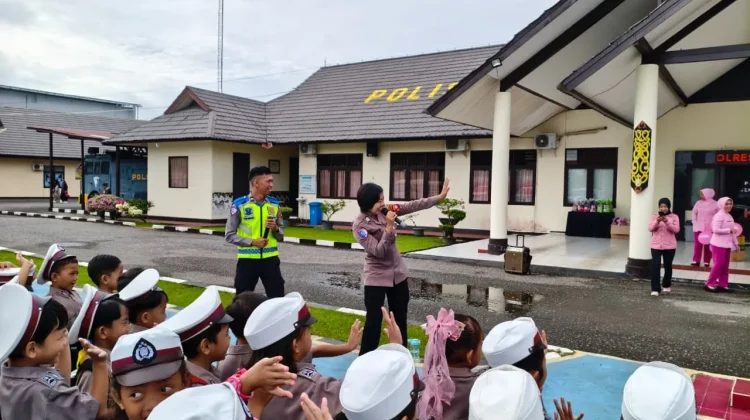 Poles Sekadau Edukasi Polisi Sahabat Anak