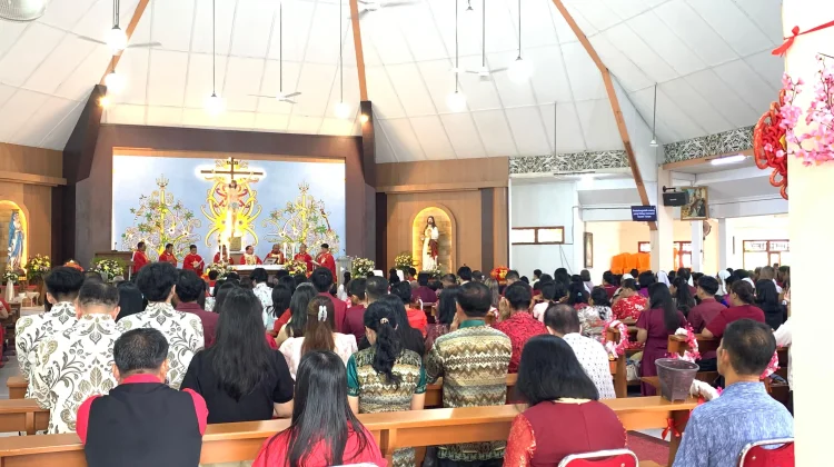 Ratusan Umat Katolik Ikuti Misa Syukur Imlek 2577