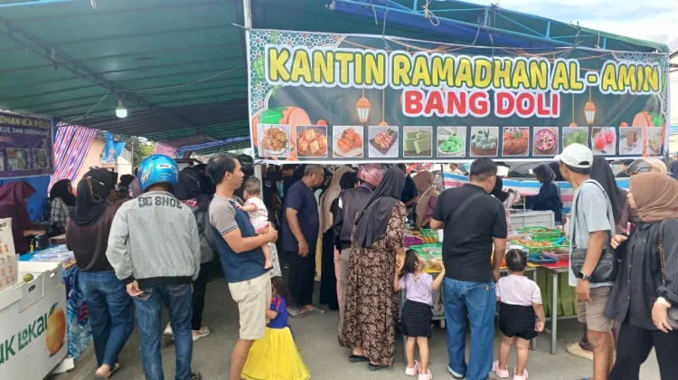 Berburu Takjil diPasar Juadah Masjid Al-Amin Sintang