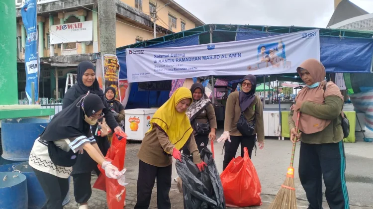 Warga Sintang Peringati Hari Peduli Sampah Dengan Aksi Sosial