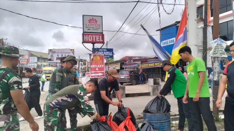 Warga Sintang Peringati Hari Peduli Sampah Nasional