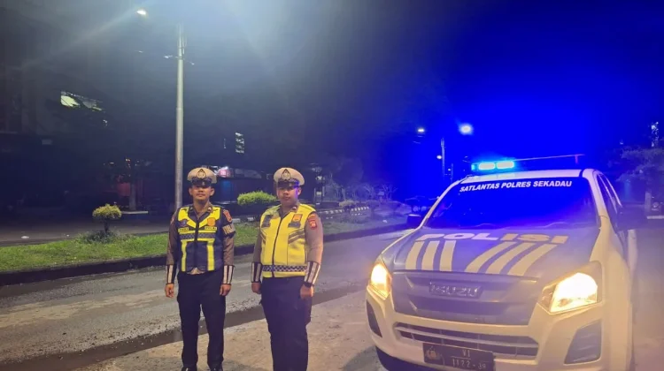 Polres Sekadau Patroli  Blue Light Selama Ramadan