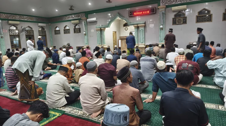 Jamaah Tarawih di Masjid Al Amin Membludak