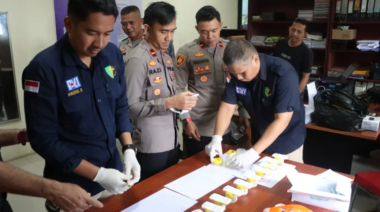 PJU Polres Sekadau di Tes Urin