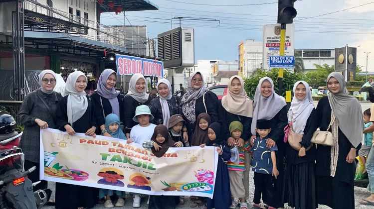 Paud Taman Ceria Sintang Berbagi Takjil