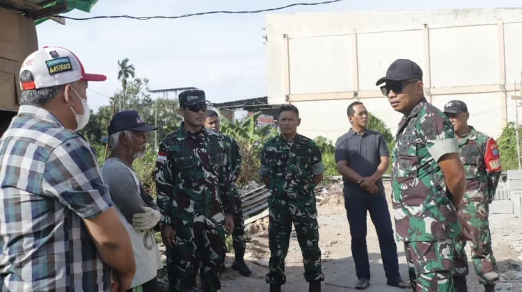Danrem 121/Abw Tinjau Progres Gerai KDKMP di Sungai Pinyuh dan Anjungan