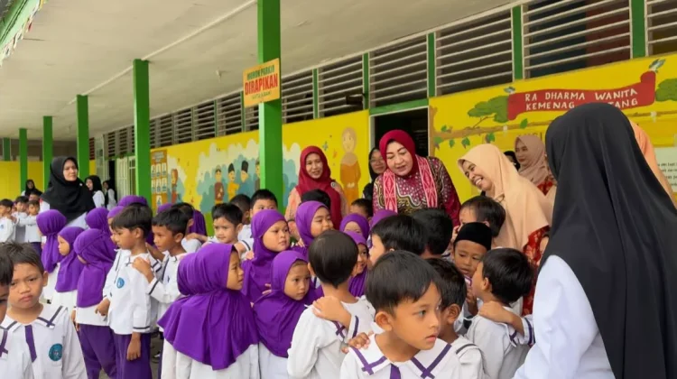 DWP Kanwil Kemenag Kalbar Kunjungi RA DWP Kemenag Sintang