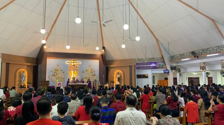 Ratusan Umat Katolik Ikuti Misa Syukur Cap Go Meh