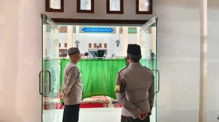 Polsek Binjai Lakukan Pengamanan Ibadah Tarawih