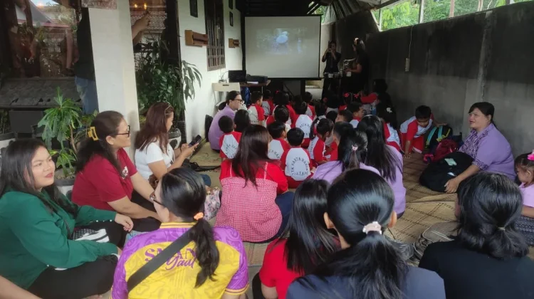 Kenalkan Budaya sejak dini, TK Santa Maria Kunjungi Galeri Kain Pantang