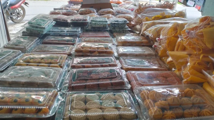 Menjelang Idul Fitri Lapak Kue Kering di Sintang Menjamur