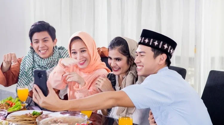 Lebaran tanpa Drama: Cara Santai Menghadapi Pertanyaan Klasik Keluarga