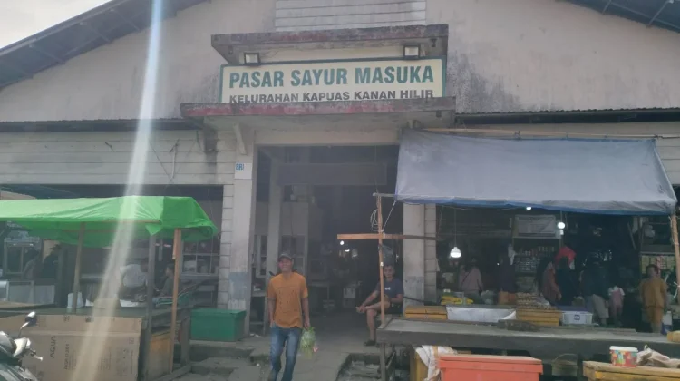 Hari Keempat Idul Fitri, Ayam Potong di Sintang Langka