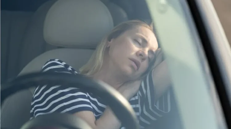 Ini Bahaya yang Mengintai jika Tidur di Mobil saat Mesin Hidup