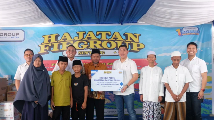 Hajatan FIFGROUP Sintang Hadirkan Aksi Sosial Berbagi Bantuan ke Anak Panti