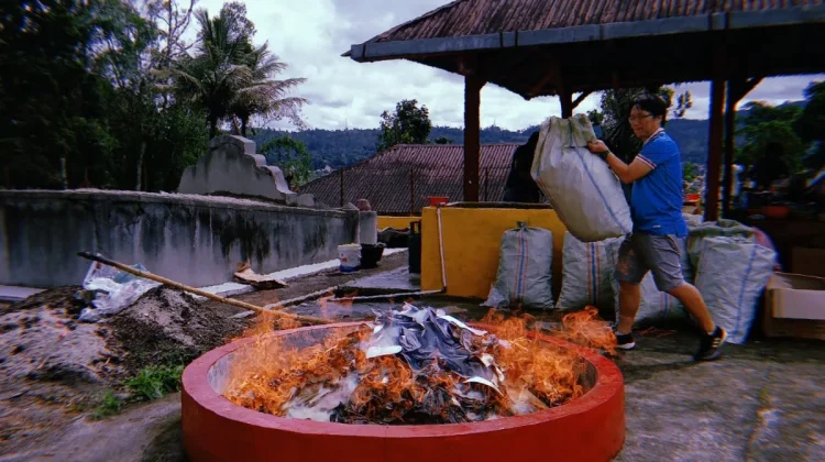 Mengenal Sembayang Kubur, Tradisi Masyarakat Tionghoa
