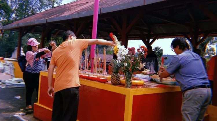 Mengenal Sembayang Kubur, Tradisi Masyarakat Tionghoa